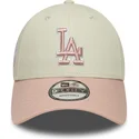 bezowo-rozowa-regulowana-czapka-z-zakrzywionym-daszkiem-z-rozowym-logo-9forty-world-series-patch-los-angeles-dodgers-mlb-new-era