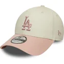 bezowo-rozowa-regulowana-czapka-z-zakrzywionym-daszkiem-z-rozowym-logo-9forty-world-series-patch-los-angeles-dodgers-mlb-new-era