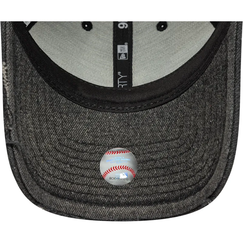 schwarze-gebogene-verstellbare-kappe-9forty-acid-wash-denim-der-new-york-yankees-mlb-von-new-era