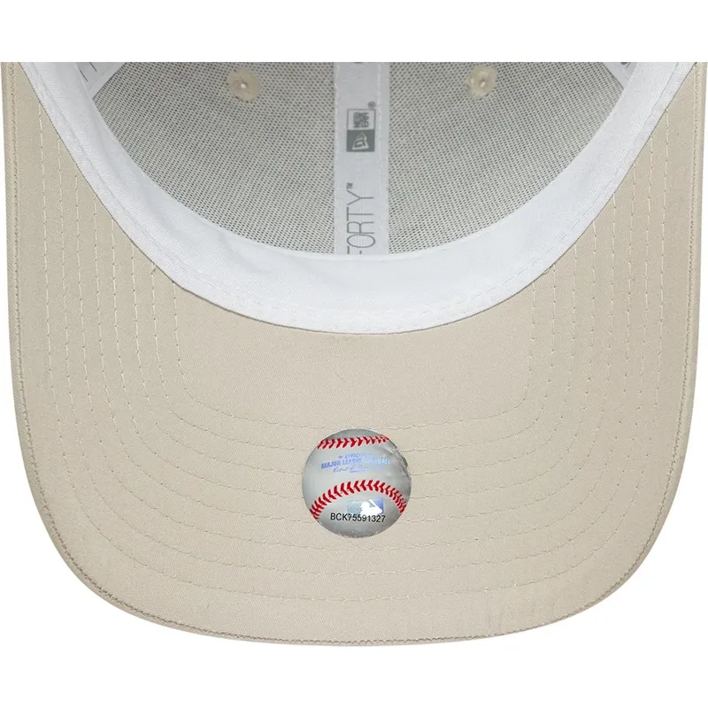 gorra-trucker-beige-ajustable-con-logo-verde-9forty-homefield-midi-de-new-york-yankees-mlb-de-new-era
