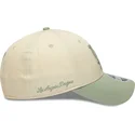 beige-und-grune-gebogene-snapback-kappe-mit-grunem-logo-9forty-m-crown-side-script-der-los-angeles-dodgers-mlb-von-new-era