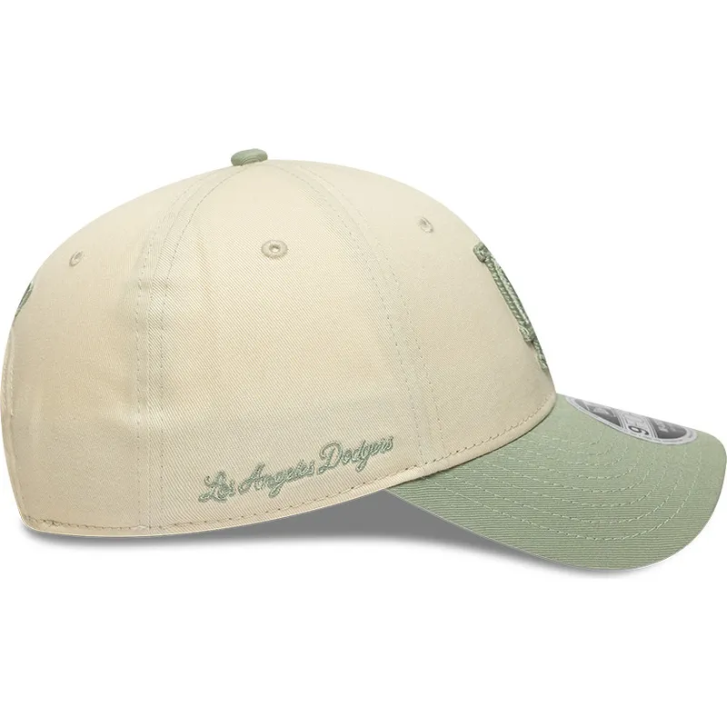 casquette-courbee-beige-et-verte-snapback-avec-logo-vert-9forty-m-crown-side-script-los-angeles-dodgers-mlb-new-era