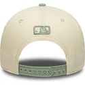 casquette-courbee-beige-et-verte-snapback-avec-logo-vert-9forty-m-crown-side-script-los-angeles-dodgers-mlb-new-era