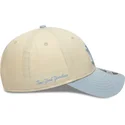 casquette-courbee-beige-et-bleue-snapback-avec-logo-bleu-9forty-m-crown-side-script-new-york-yankees-mlb-new-era