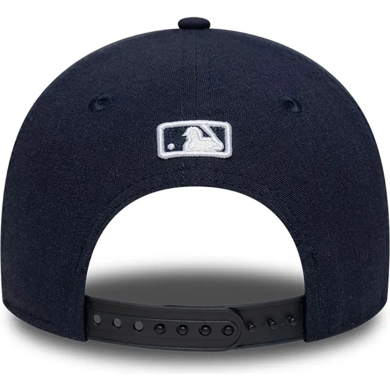 casquette-courbee-bleue-marine-snapback-9forty-m-crown-linen-new-york-yankees-mlb-new-era