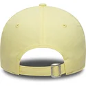 gorra-curva-amarilla-claro-ajustable-9twenty-league-essential-de-new-york-yankees-mlb-de-new-era