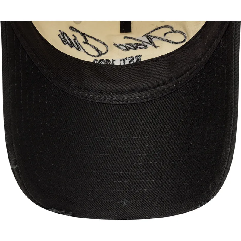 casquette-courbee-beige-et-noire-ajustable-9twenty-wash-distress-a-frame-new-era