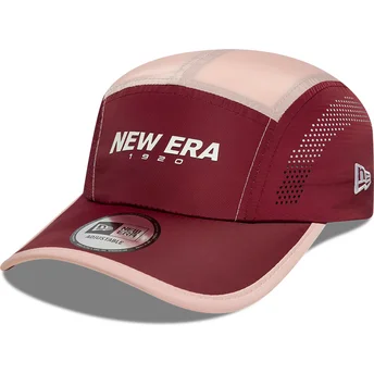Cepur izliekta 5 paneļu sarkans regulējama lente Runner Colour Block no New Era