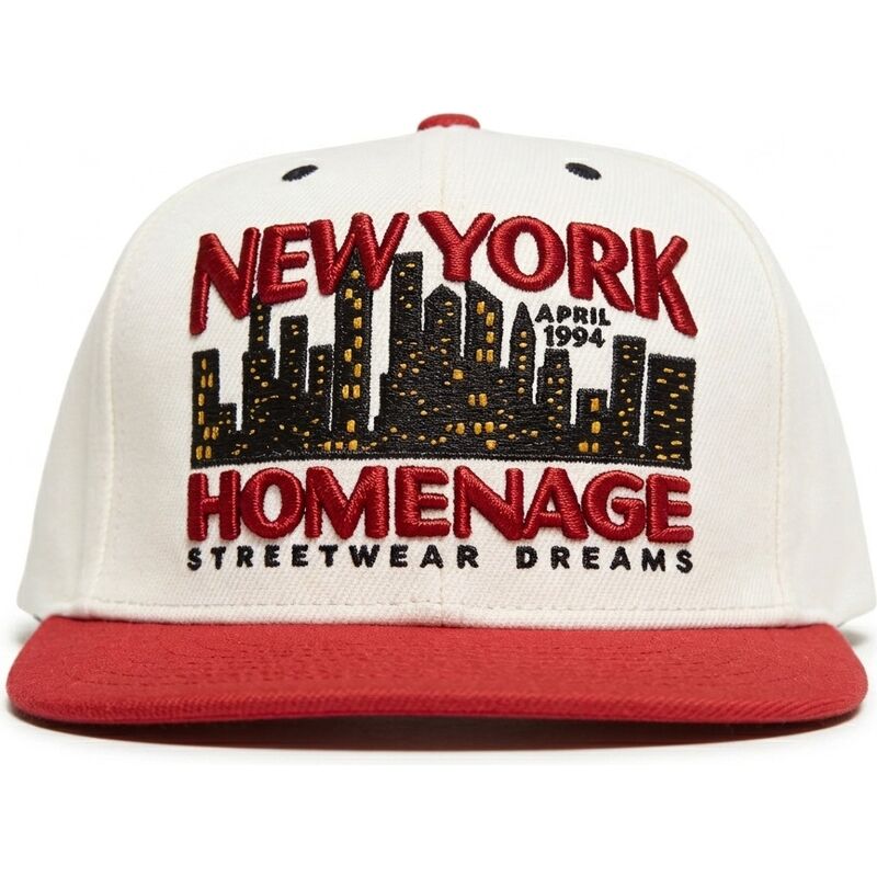 casquette-plate-beige-et-rouge-snapback-nysky-skylines-the-snap-homenage