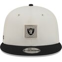 beige-und-schwarze-flache-snapback-kappe-9fifty-training-pack-2026-der-las-vegas-raiders-nfl-von-new-era
