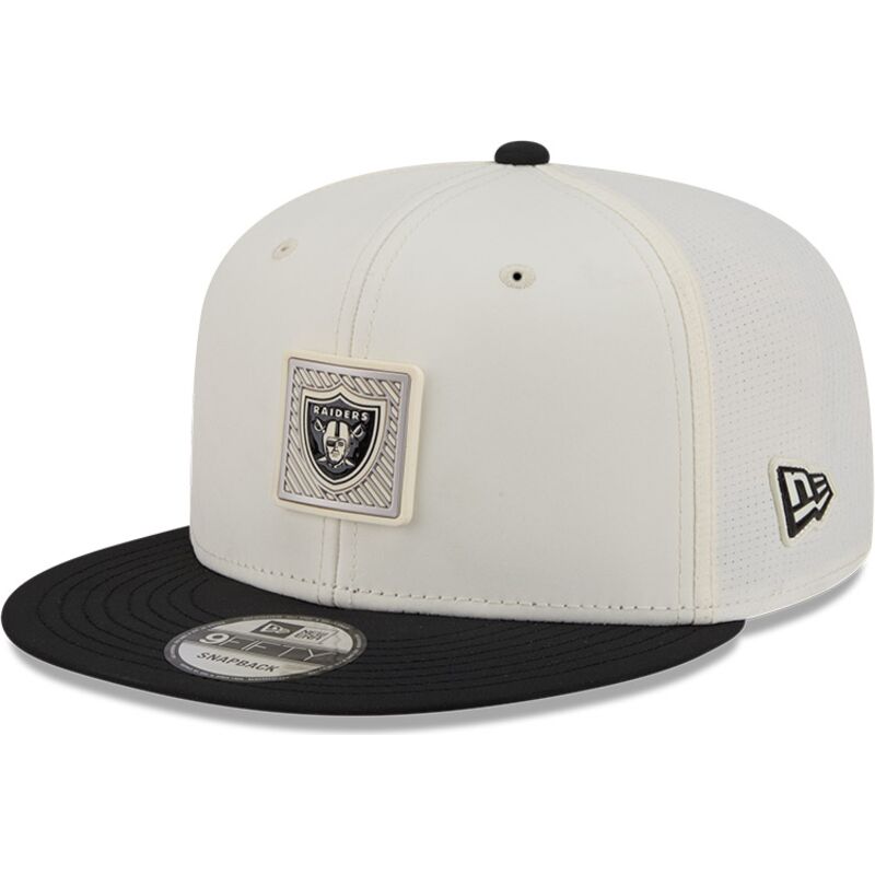 beige-und-schwarze-flache-snapback-kappe-9fifty-training-pack-2026-der-las-vegas-raiders-nfl-von-new-era