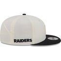 beige-und-schwarze-flache-snapback-kappe-9fifty-training-pack-2026-der-las-vegas-raiders-nfl-von-new-era