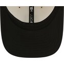 beige-und-schwarze-gebogene-snapback-kappe-9forty-m-crown-training-pack-2026-der-las-vegas-raiders-nfl-von-new-era