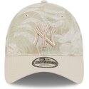 gorra-curva-beige-ajustable-9twenty-leafy-palm-de-new-york-yankees-mlb-de-new-era
