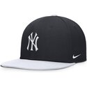 marineblaue-und-weisse-flache-snapback-kappe-fur-jungen-dri-fit-pro-structured-square-bill-von-new-york-yankees-mlb-von-nike