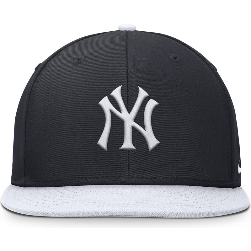 marineblaue-und-weisse-flache-snapback-kappe-fur-jungen-dri-fit-pro-structured-square-bill-von-new-york-yankees-mlb-von-nike marineblaue-und-weisse-flache-snapback-kappe-fur-jungen-dri-fit-pro-structured-square-bill-von-new-york-yankees-mlb-von-nike