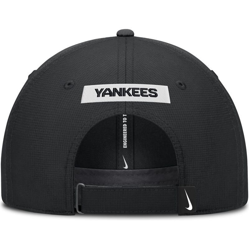 cepur-izliekta-melns-regulejama-lente-primetime-club-structured-uv-poly-ripstop-no-new-york-yankees-mlb-no-nike