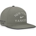 grune-flache-snapback-kappe-dri-fit-pro-structured-square-bill-der-new-york-yankees-mlb-von-nike
