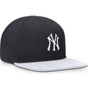 gorra-plana-azul-marino-y-blanca-snapback-dri-fit-pro-structured-square-bill-de-new-york-yankees-mlb-de-nike
