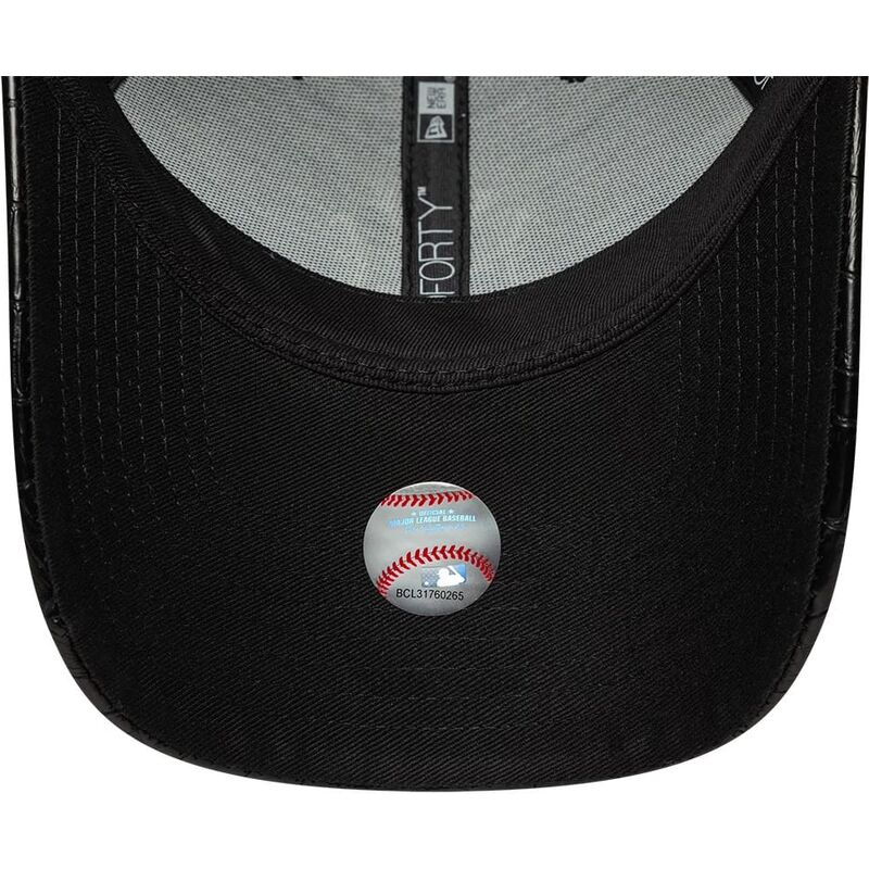 cepur-izliekta-melns-regulejams-9forty-pu-pattern-no-new-york-yankees-mlb-no-new-era