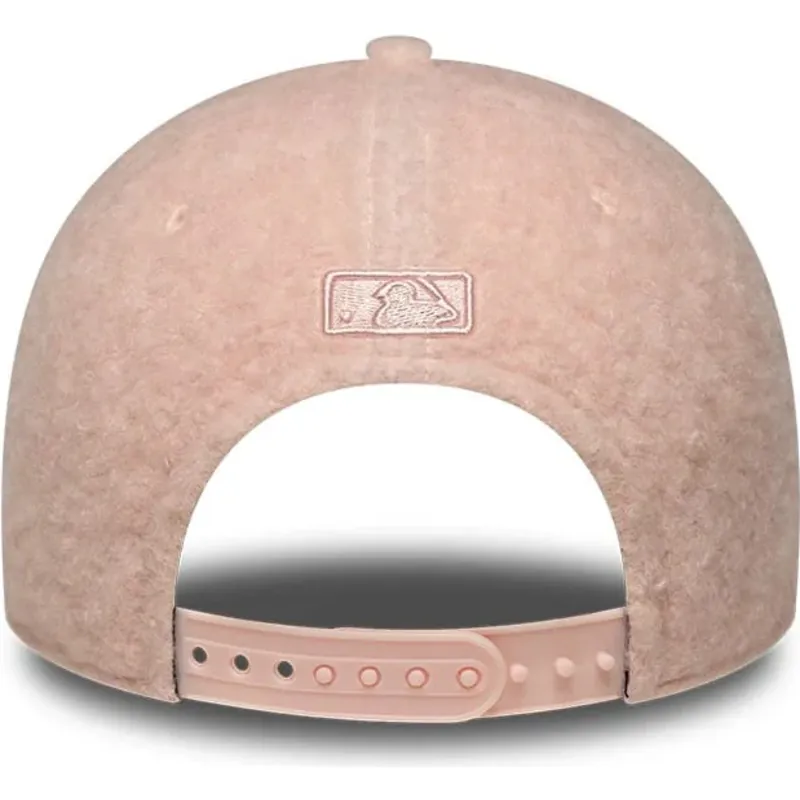 cepur-izliekta-roza-snapback-rosa-9forty-m-crown-winter-borg-no-new-york-yankees-mlb-no-new-era