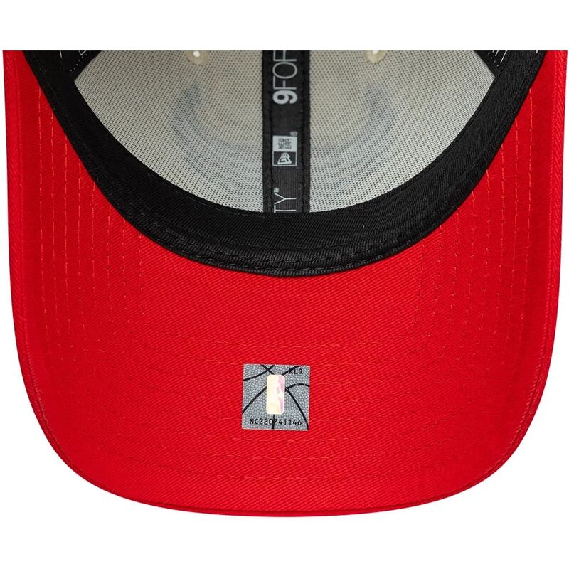 cepur-izliekta-bess-regulejams-9forty-colour-block-no-chicago-bulls-nba-no-new-era