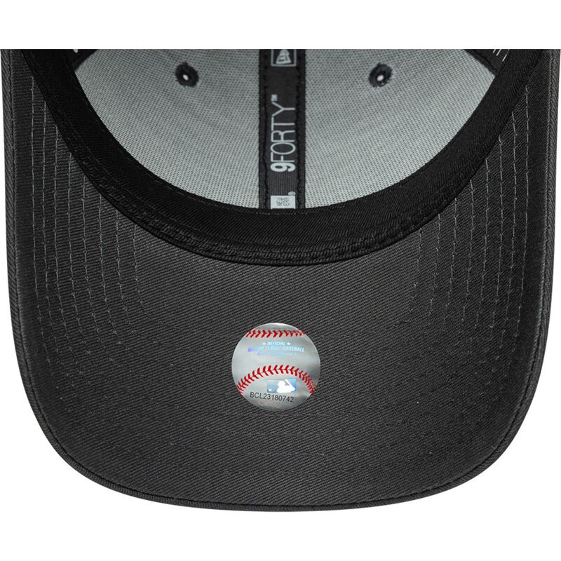 cepur-izliekta-peleks-regulejams-9forty-metallic-outline-no-new-york-yankees-mlb-no-new-era