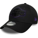 cepur-izliekta-melns-regulejams-9forty-outline-no-los-angeles-lakers-nba-no-new-era
