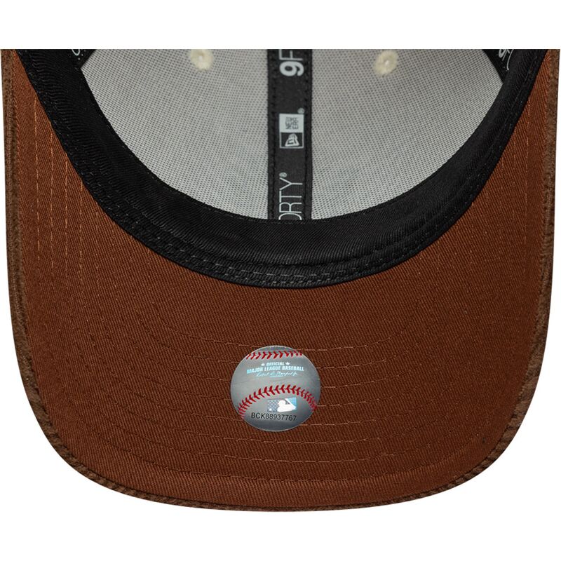 cepur-izliekta-bruns-regulejams-9forty-m-crown-cord-no-new-york-yankees-mlb-no-new-era
