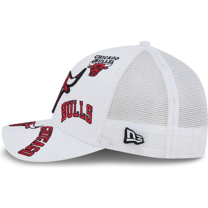 cepur-izliekta-truckeris-balts-snapback-9forty-m-crown-a-frame-all-over-no-chicago-bulls-nba-no-new-era