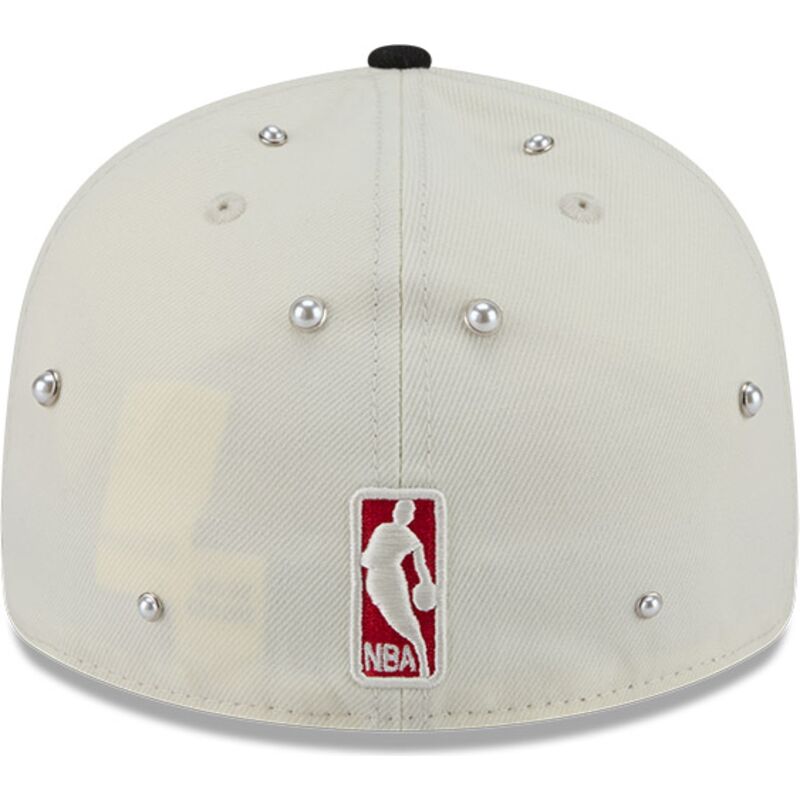 cepur-izliekta-bess-pieguloss-59fifty-beads-na-lifestyle-f1-no-chicago-bulls-nba-no-new-era