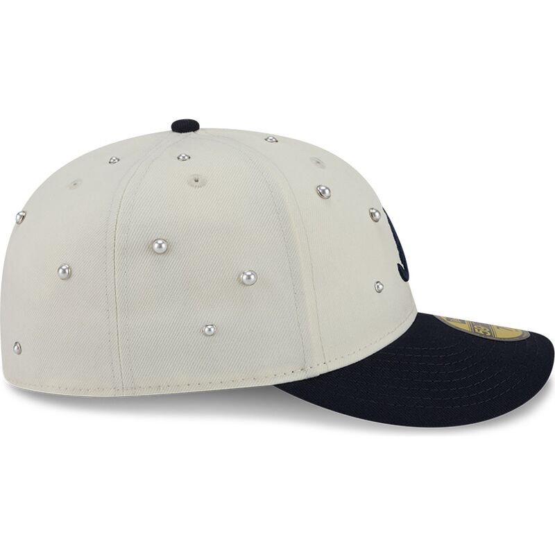 cepur-izliekta-bess-pieguloss-59fifty-beads-na-lifestyle-f1-no-atlanta-braves-mlb-no-new-era