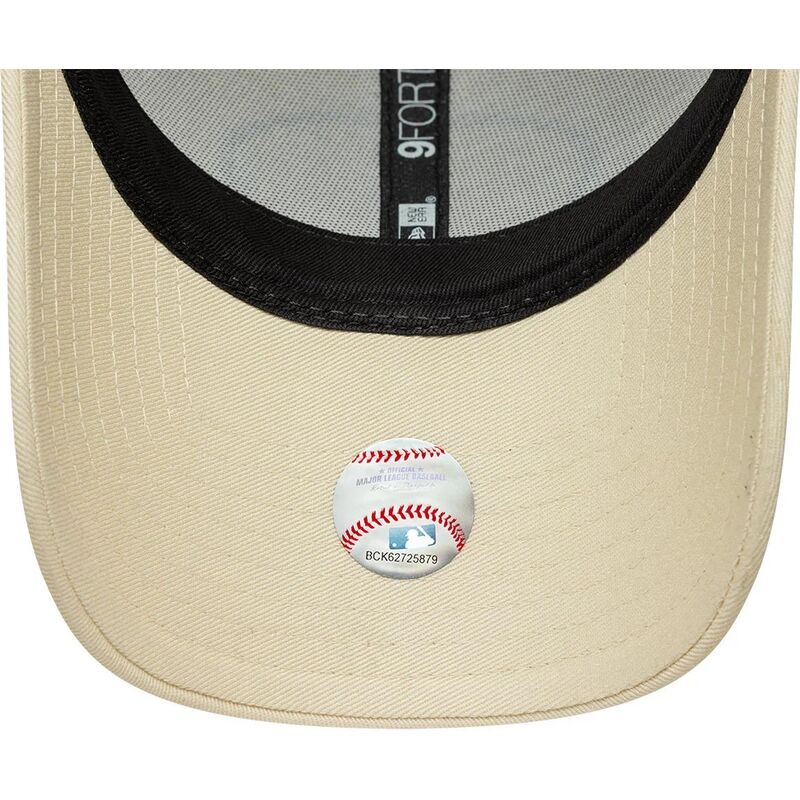cepur-izliekta-kremkrasa-regulejams-9forty-patch-no-los-angeles-dodgers-mlb-no-new-era