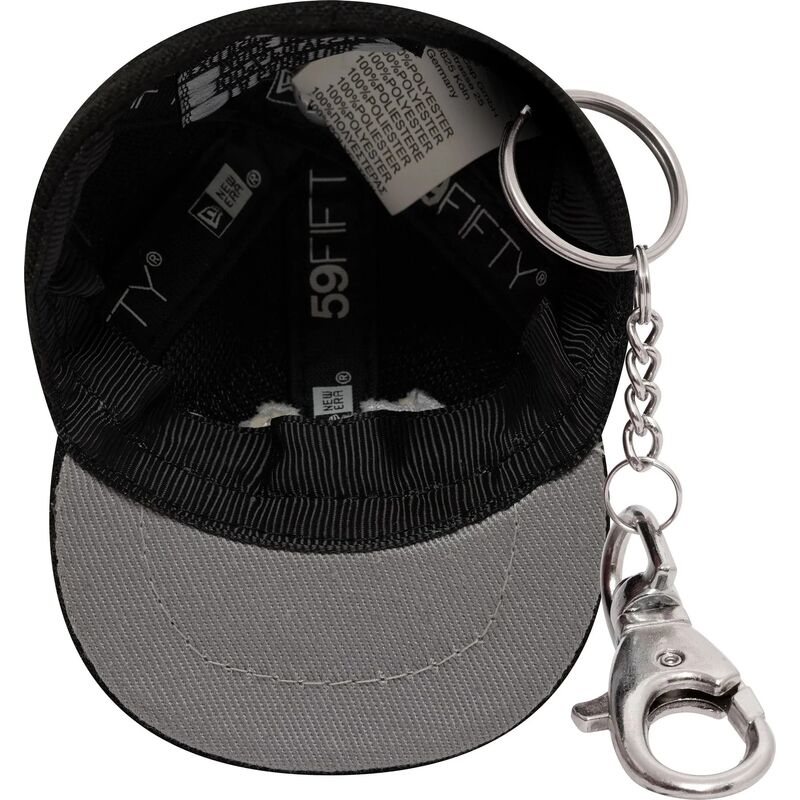 piederumi-melns-llavero-mini-cap-chain-no-new-era piederumi-melns-llavero-mini-cap-chain-no-new-era
