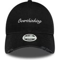 cepur-izliekta-melns-regulejams-9twenty-slogan-overthinking-no-new-era