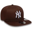 cepur-plakana-bruns-snapback-9fifty-original-fit-league-essential-no-new-york-yankees-mlb-no-new-era