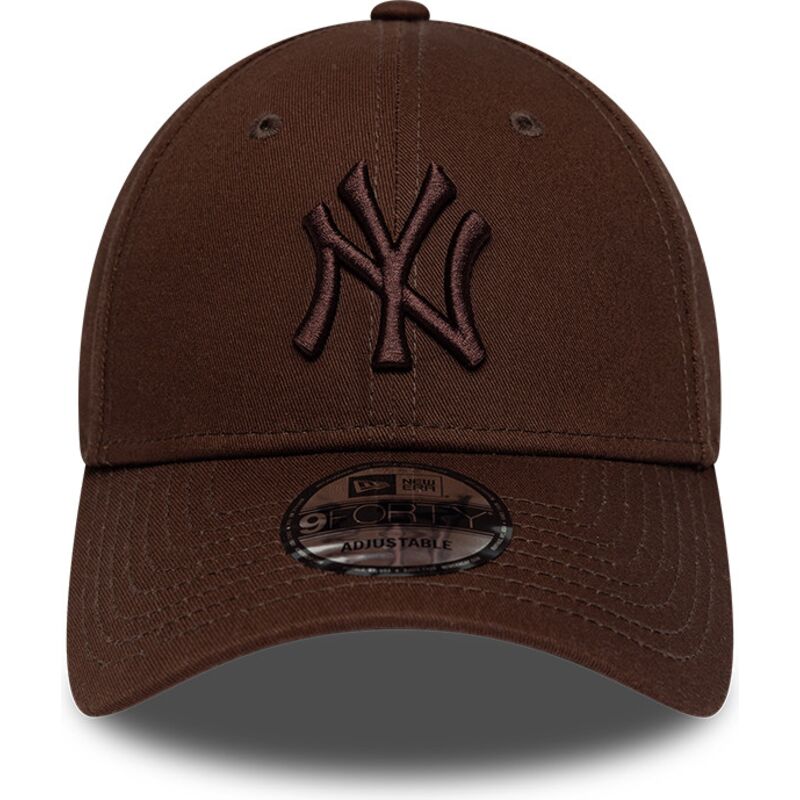 cepur-izliekta-bruns-regulejams-9forty-league-essential-no-new-york-yankees-mlb-no-new-era