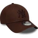 cepur-izliekta-bruns-regulejams-9forty-league-essential-no-new-york-yankees-mlb-no-new-era