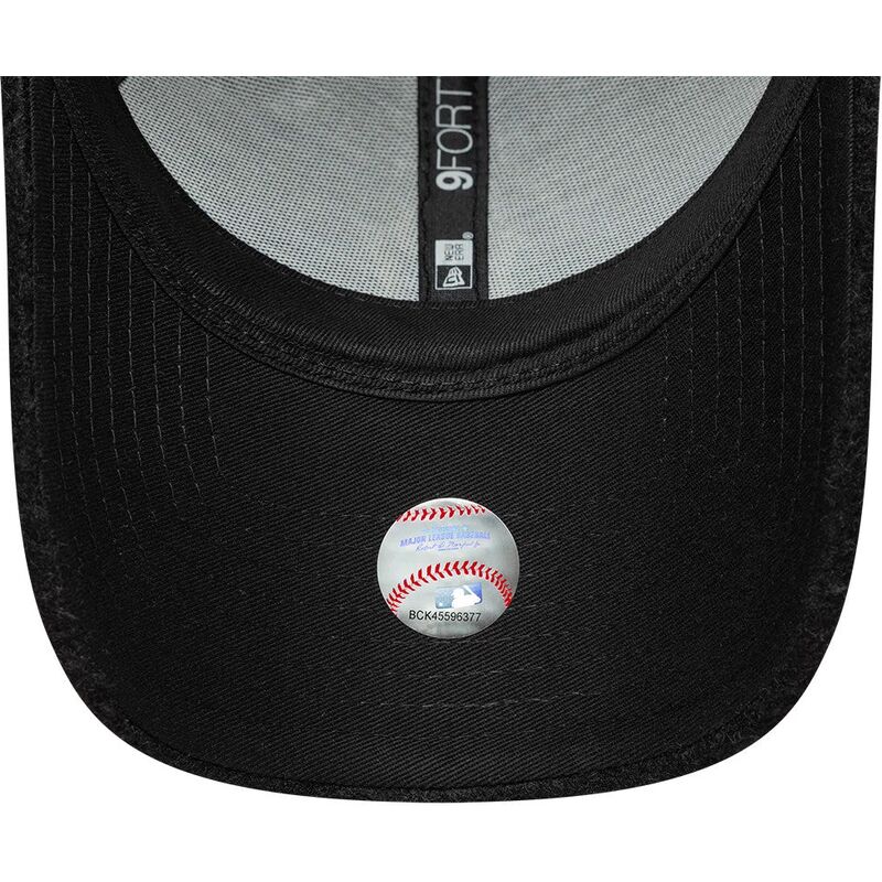 cepur-izliekta-melns-snapback-9forty-winter-borg-no-new-york-yankees-mlb-no-new-era