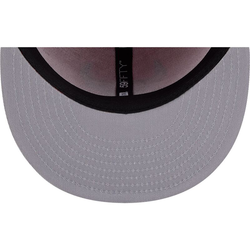 cepur-plakana-sarkans-pieguloss-59fifty-side-script-no-chicago-bulls-nba-no-new-era