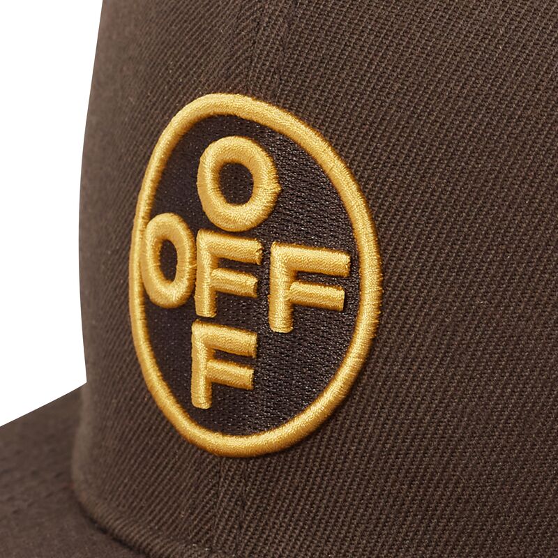 cepur-plakana-bruns-snapback-off-embroidered-twill-no-l-ab-c-o-off-white