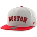 graue-snapback-kappe-mit-flachem-schirm-und-seitlichem-logo-der-mlb-boston-red-sox-von-47-brand