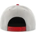 graue-snapback-kappe-mit-flachem-schirm-und-seitlichem-logo-der-mlb-boston-red-sox-von-47-brand