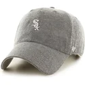 graue-kappe-mit-gebogenem-schirm-und-kleinem-mlb-chicago-white-sox-logo-von-47-brand